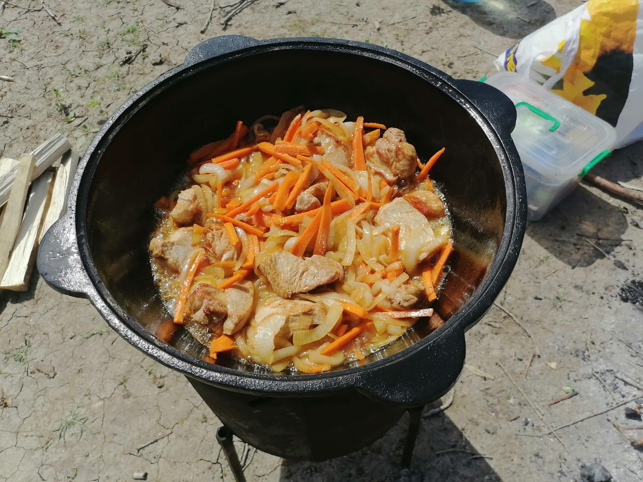 Традиционное блюдо тушенка «Кавардак» русских в Благовещенском районе