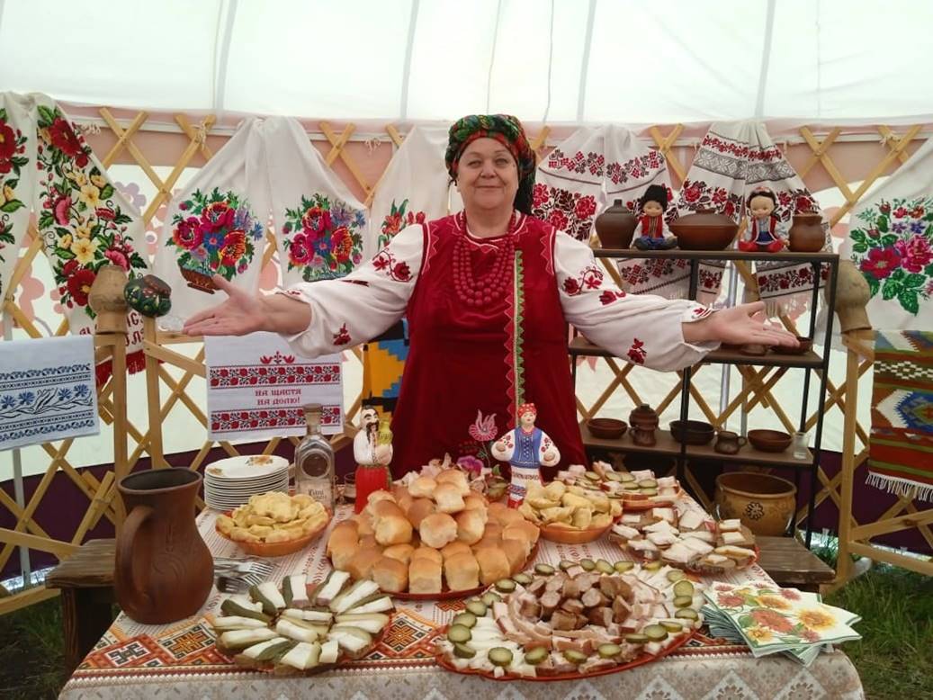Традиционное блюдо пампушки (укр. «пампушки») украинцев с. Золотоношка Стерлитамакского района Башкортостана