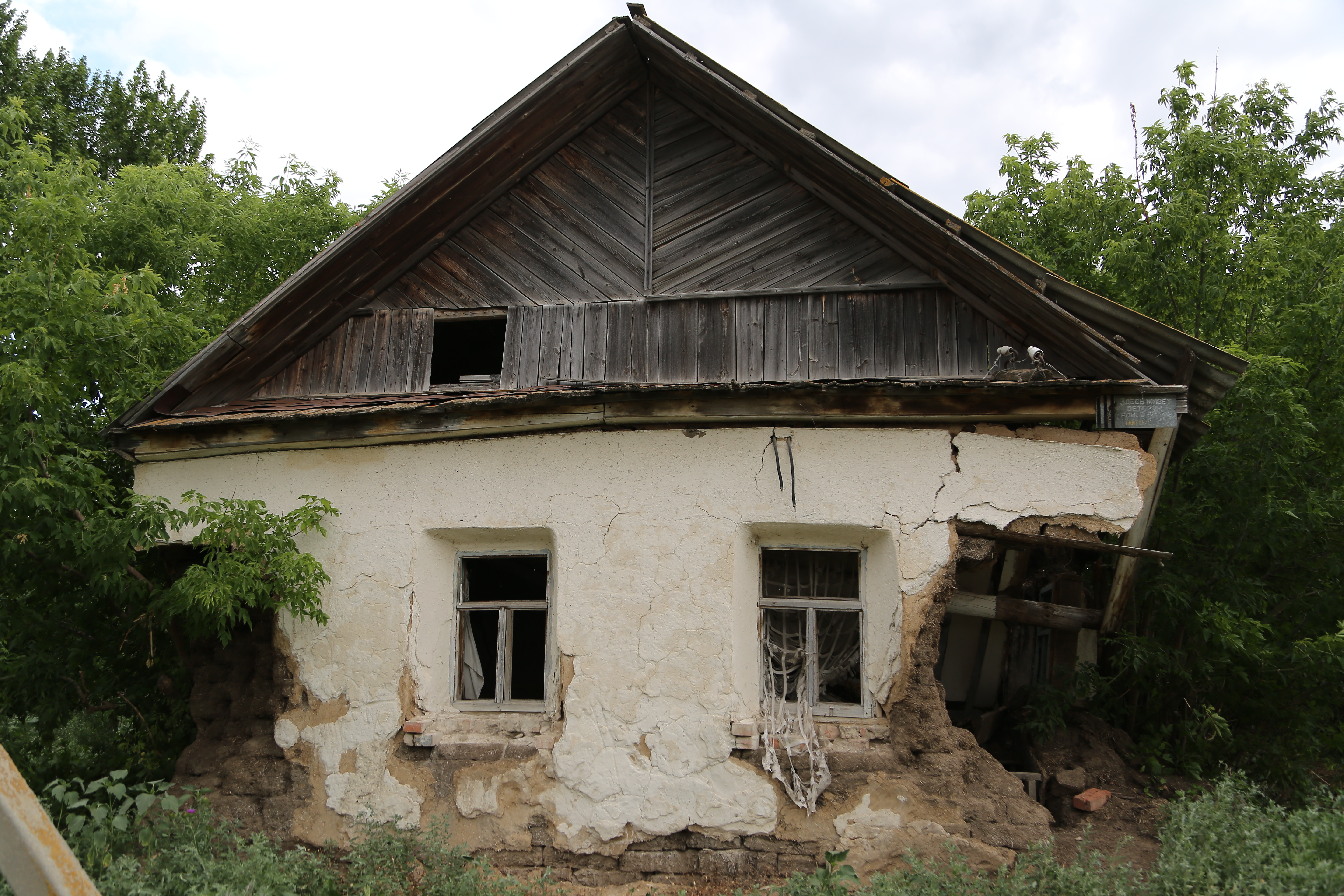 Саманный дом. Фото сделано во время экспедиции специалистов РЦНТ по Оренбургской и Саратовской областям, 2023 год.