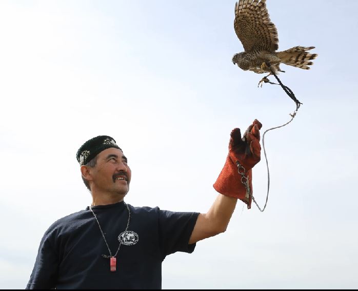 Вильдан Хасанов, приручает птиц для охоты